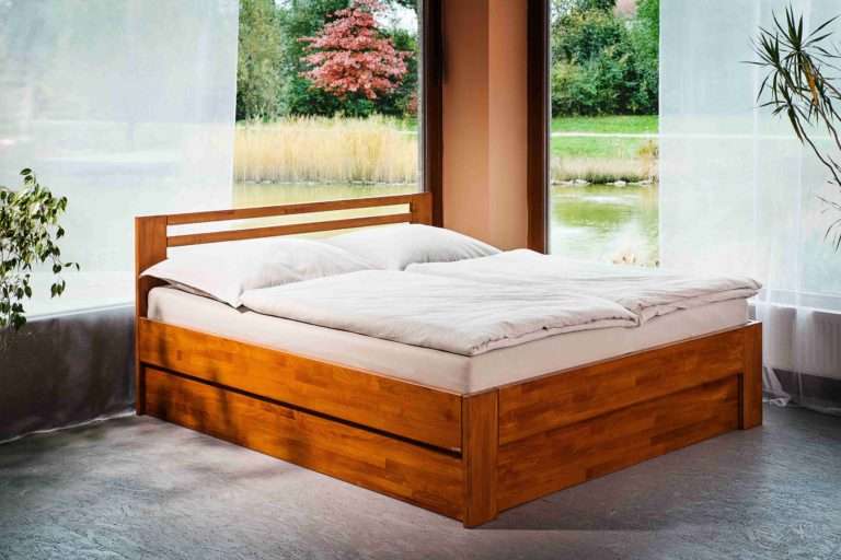 postel z masivu s úložným prostorem Jacques Sette