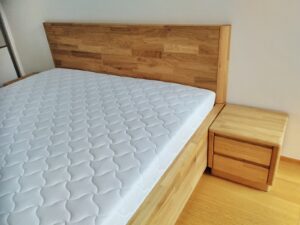 postel Jacqueline na zakázku z dubu detail