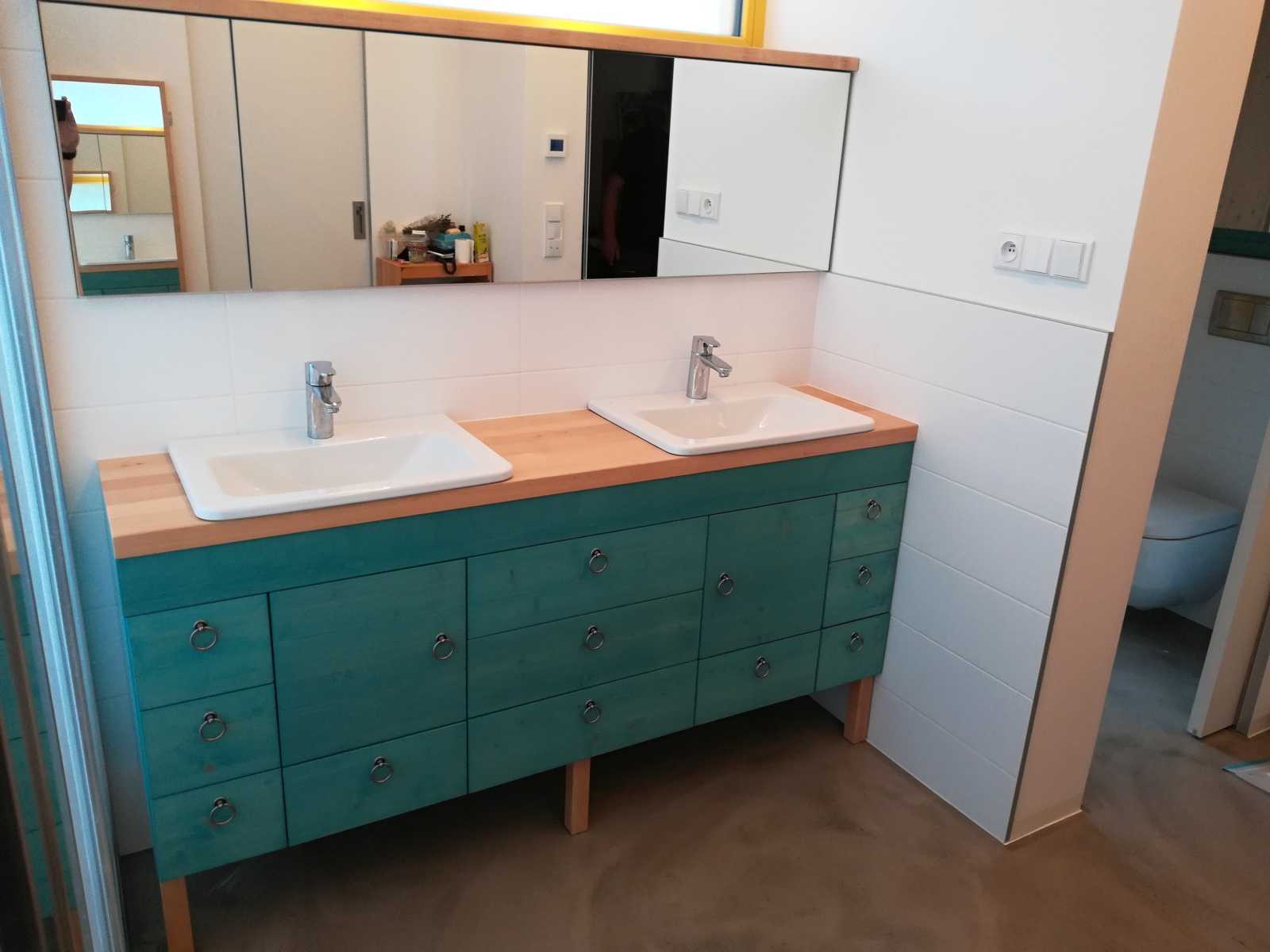 koupelnová skříňka z masivu na zakázku